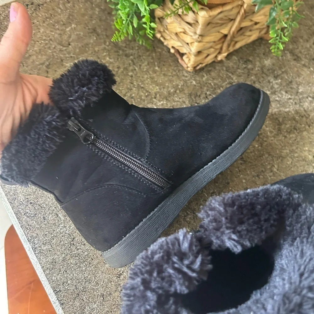 Cat & Jack Size 3 Black Faux Fur Size up boots